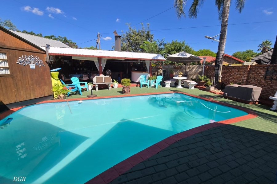 10 Bedroom Property for Sale in Rhodesdene Northern Cape